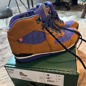 🆕 Danner Women’s Jag Quilt hiking boots - size 9